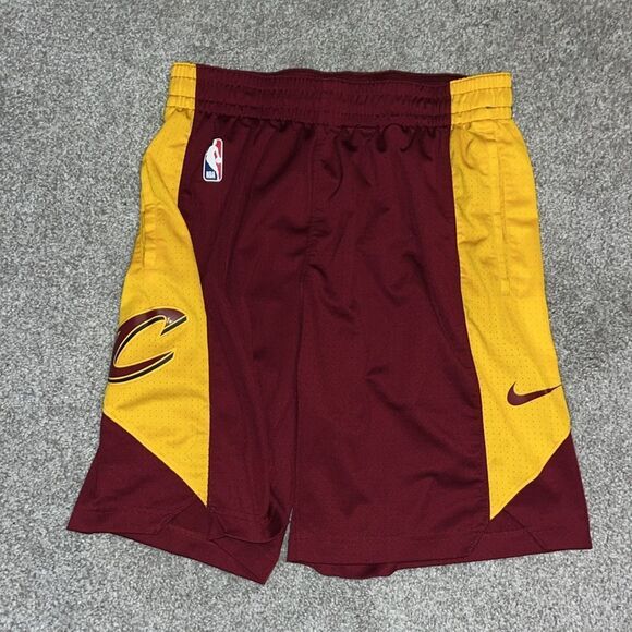 Nike Cleveland Cavaliers Basketball NBA 9” shorts- Men’s  no drawstring 🏀 - Picture 1 of 5